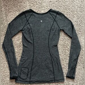 Lululemon Reversible Long Sleeve size 6